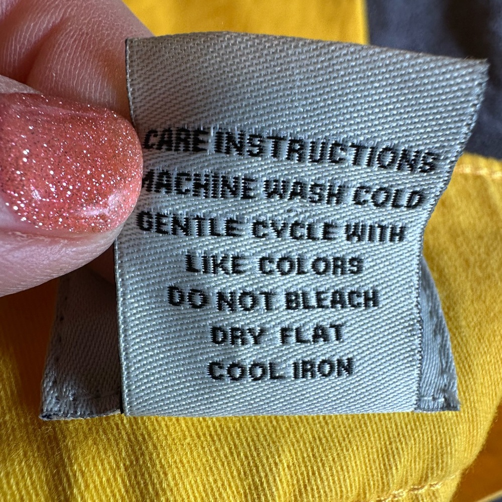 Monroe & Main Bright Yellow Capri Pants, Size 14 - Picture 5 of 8